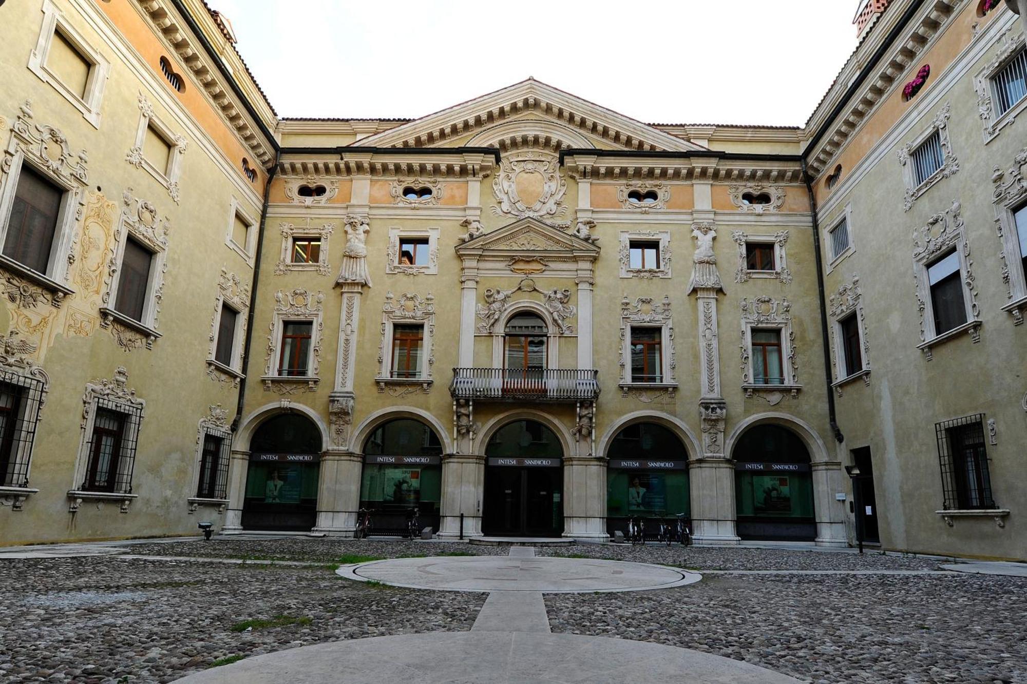 Guest house Casa Museo Palazzo Valenti Gonzaga 3*
