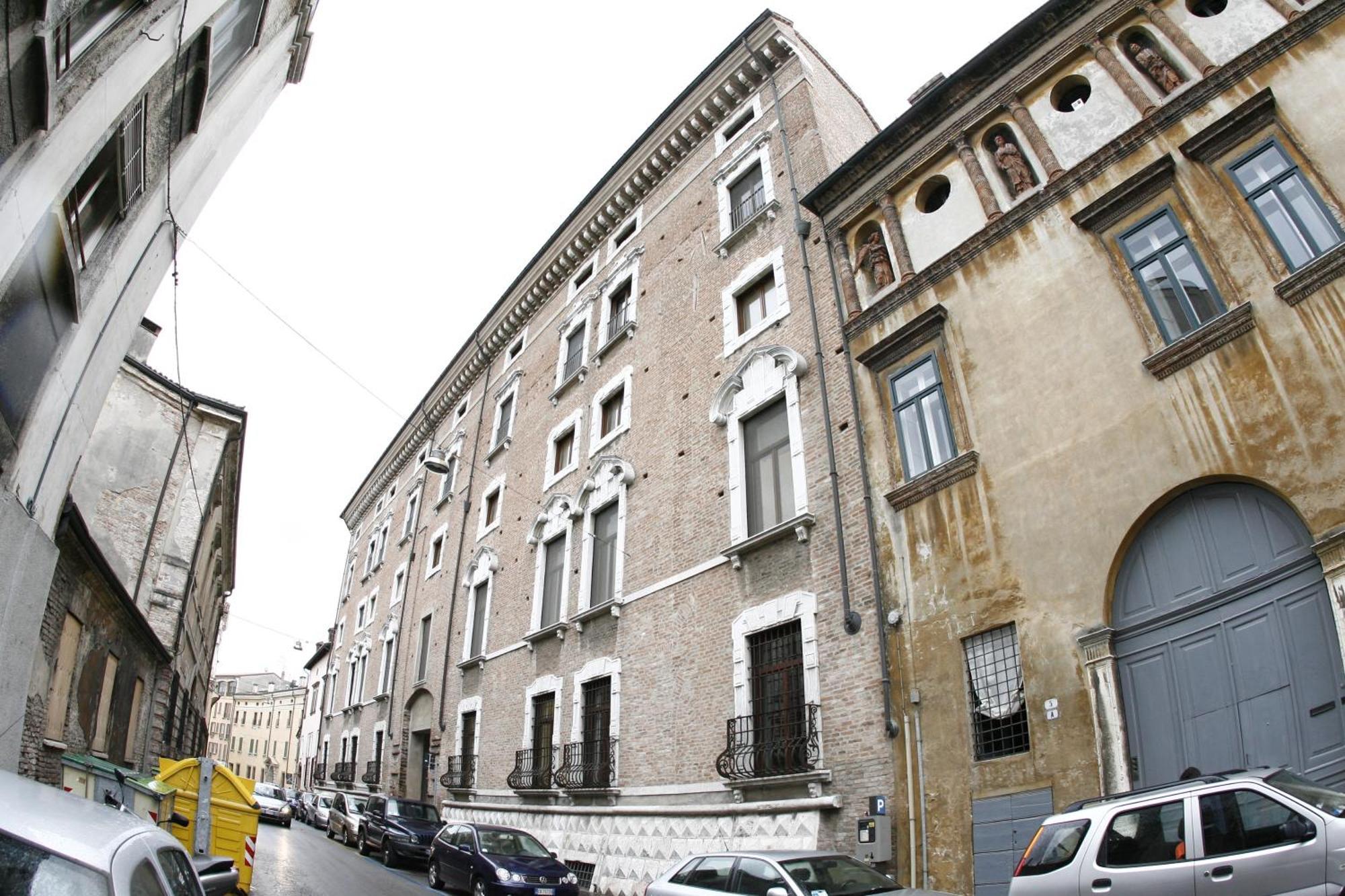 Guest house Casa Museo Palazzo Valenti Gonzaga 3*